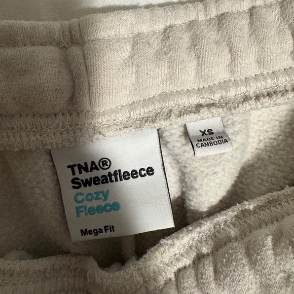 TNA Cozy Fleece Sweatpants — Size XS (Mega Fit) - Picture 3 of 6
